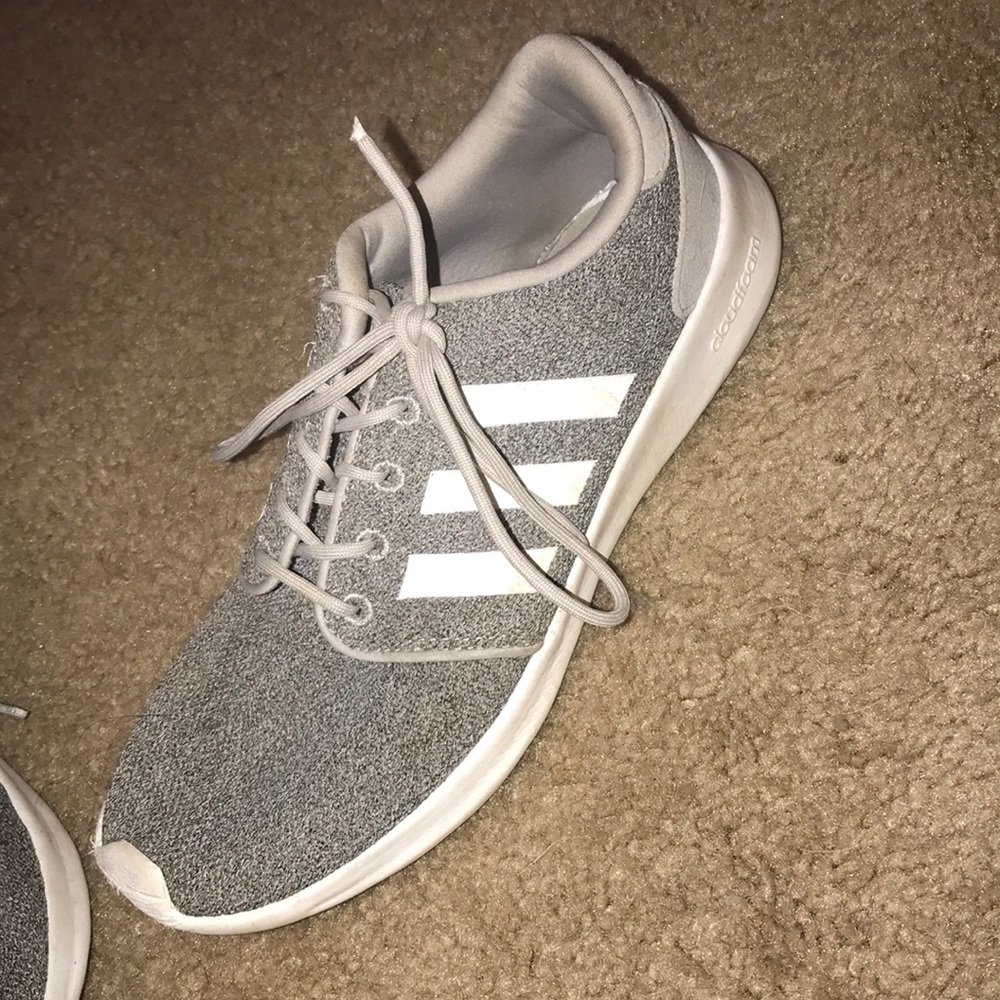 Adidas tennis shoes - Picture 2 of 2